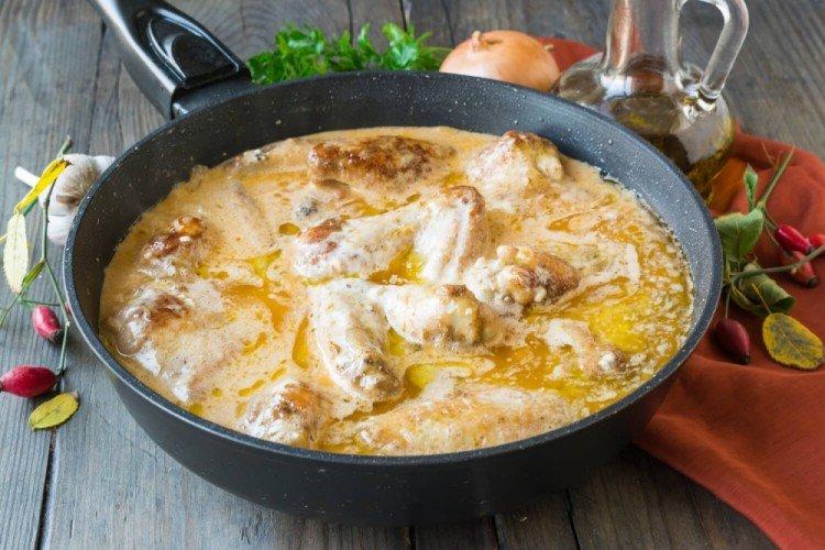 Вкусные крылышки на сковороде с хрустящей корочкой