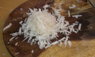 Томатный суп с курицей и луком пореем