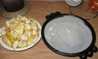 Шарлотка со сметаной и яблоками в духовке вкусный пошаговый рецепт с фото и видео