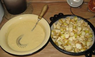 Шарлотка со сметаной и яблоками в духовке вкусный пошаговый рецепт с фото и видео