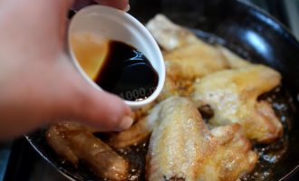 Вкусные крылышки на сковороде с хрустящей корочкой